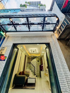nhà đẹp đón tết ở ngay full nội thất - 4 tầng - ngay cv lê thị riêng. hợp gia đình trẻ chỉ 4.x tỷ.