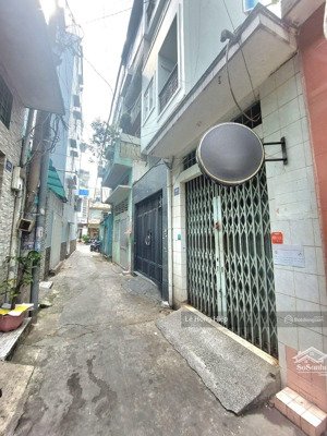 nguyễn tiểu la, hòa hảo, q10, xe hơi tới cửa, nhà cấp4. 3*14m, nhỉnh 5t,ỷ