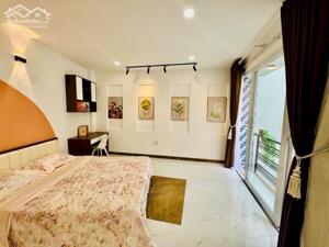 Giáp công viên Gia Định, sân bay, nhà đẹp ở ngay, 4 Tầng, 40m2, gần Hồng Hà,sát MT, 7.x Tỷ