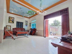 do vấn đề kinh doanh gặp khó .e đành phải bán căn nhà mà vợ chồng em đã cố gắng có được.