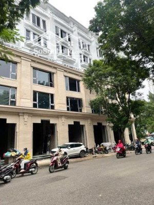 [chính chủ] tôi cần bán 2 căn liền kề mặt phố chùa láng, quận đống đa, dt 260 m, 7 tầng, mt 10 m