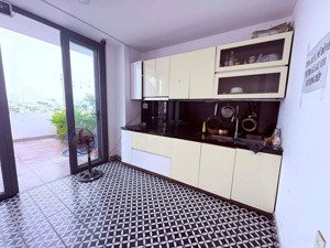 ngộp 15 tỏi - sát q.10 lý thường kiệt 110m2 - 7 tầng thang máy - 100triệu/th - gấp gấp