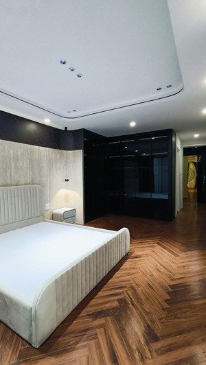 nhà đẹp nghĩa đô, thang máy , oto đỗ cửa giá siêu hời 8,3 tỷ, 47 m2