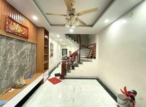 phân lô tân mai-dân trí cao,ngõ rộng hơn 3m, nở hậu-40m- nhô 8 tỷ