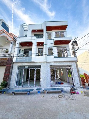 chủ gởi bán nhà 1 trệt 2 lầu (hoàn công) đường nhựa 9m kdc hoàng minh chánh. giá chỉ 4,8 tỷ