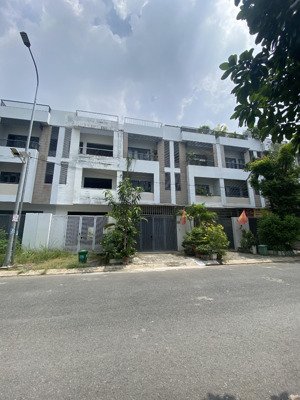 nhà phố kdc lập phúc .dt:5x18m..giá 8.3 tỷ.phước kiển.nhà bè .gần q7.