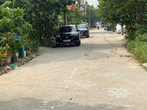 đất trục chính kinh doanh băng 2 khu đất dịch vụ tổ 5 gia thượng diện tích 75m giá 5,8