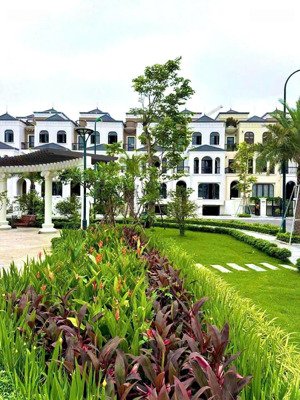 mua nhà mới tặng quà tế đón xuân - chính chủ cần bán biệt thự tây hồ mặt đường 4 oto