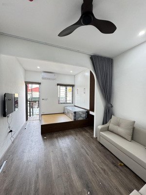 căn hộ dv ngay phố lê duẩn, đối diện cv thống nhất full đồ ban công thoáng