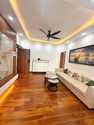 bán căn hộ 2 ngủ -tầng trung- phố thái hà