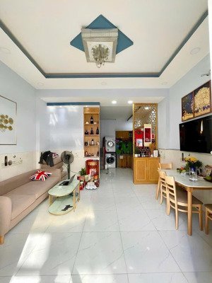 đường xe hơi 5m - nhà đúc 2 tầng - ngay vườn lài - chỉ 4,x ty + vị trí: ngay vườn lài, lũy bán