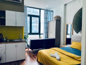 studio cửa sổ lớn cực thoáng, đầy đủ nội thất hiện đại ngay khu phố nhật - lê thánh tôn quận 1