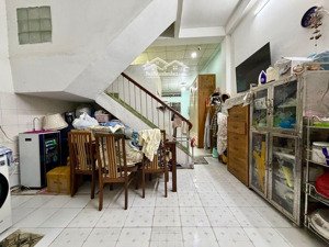 cách mạng tháng tám - dt 62m2 - (4.5*15m) chỉ 7.9 tỷ