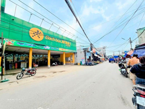 b.án lô đất ngay cạnh chợ nhỏ lộ đức. hố nai đồng nai diện tích : 7 x 19m. sổ riêng full thổ cư.