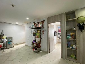 gia đình cần bán căn chung cư 8x đầm sen đang ra sổ đợt 2 với 90m2