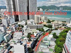 hàng hiếm giá rất tốt đầu tư, căn nhà sát biển bãi tắm hòn chồng chỉ 200m chỉ có 12 tỷ