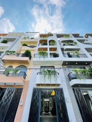 nhà đẹp xây mới 5 tầng tặng nội thất- hơn 7 đồng