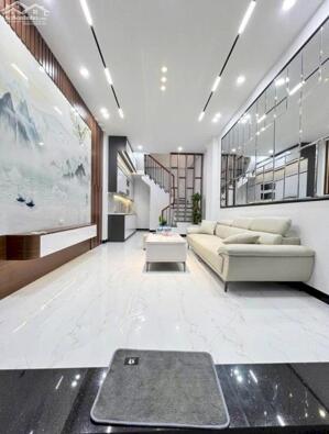 Bán Nhà Ngọc Lâm, Long Biên 43m2, 5T giá 9,6 tỷ (Xây độc lập, ngõ thoáng )