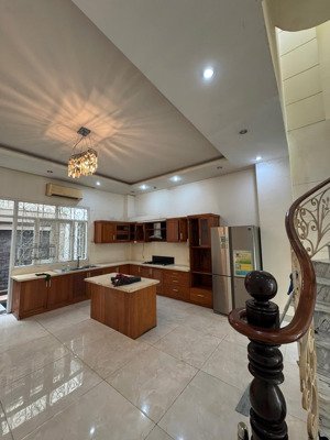 cho thuê nhà đại phúc - 6b intresco trệt 2.5 lầu 5pn giá 18tr/th