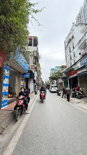 ô tô đón tết trong nhà mặt phố 8/3- hai bà trưng- dt 40m- 4t-mt 3.7m- giá chỉ gần 13tỷ