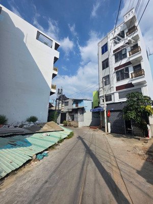 đất 1/ đường số 6 khu tên lửa , phường an lạc a quận bình tân .
dt : 4x23 cn : 88.8m . giá 6.5 tỷ