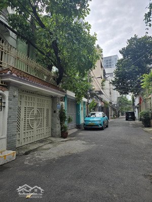 hẻm 572 âu cơ , xây 3 tầng, 60m2 , 4pn, nhà sẵn kết cấu, chủ ở lâu đời, sơn sửa nhẹ như nhà mới