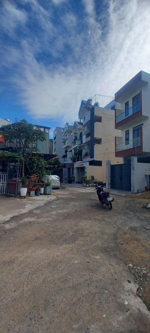 nhà 3 tầng đhspkt hẻm xe tải lê văn chí linh trung, thủ đức giá 9,5 tỷ chủ bán gấp_ ngộp bank