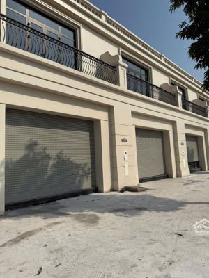 bán căn shophouse 90m mặt đường 30m mặt đường tương lai , vinhom vũ yên