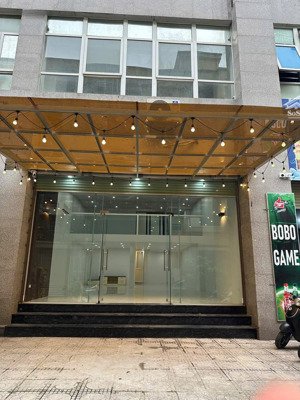 chính chủ cho thuê shophouse chân đế 210m2 làm vp công ty mặt tiền 7m giá 26tr 