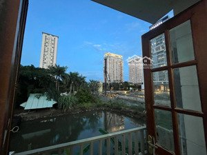 - giáp q7, phòng full nt, ban công, view công viên, , có bếp, đường lớn, ko ngập , an ninh