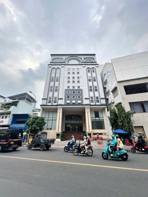 cho thuê nhà góc 2 mặt tiền nguyễn tri phương ngang 9 dài 20 kết cấu 3 tầng giá thuê : 90 triệu