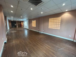 văn phòng 100m2 đường trần huy liệu. giá thuê 24/tháng bao phí quản lý và nước. trống lầu 3 và 5