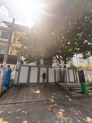 cho thuê bt 3pn, 3wc, 180m2, 20 triệu tại thủy lợi, phước long a, q9, tp.hcm