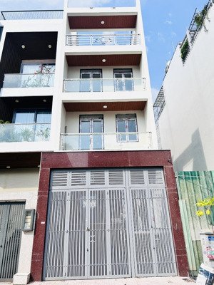 bán nhà mt đường hồng hà 2 chiều đường trước nhà rộng 20m đậu ô tô thoải mái