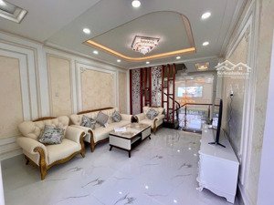 bán nhà mặt phố ngay trung tâm quận 8, giá cực hời, ven sông siêu đẹp