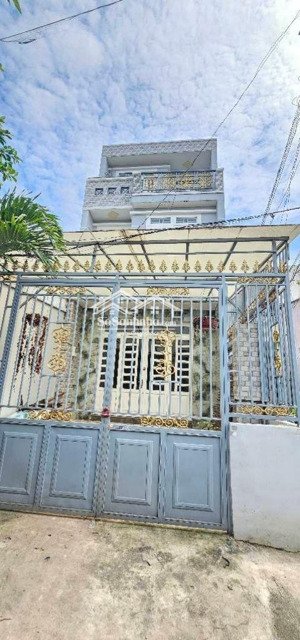 mặt tiền giá hẻm, nhà 3 tầng, ngang 5m nở hậu 6m - dài 19m - chỉ 5,99 tỷ sát aeon tân phú