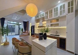 villa mini hồ bơi 4 tầng -ngay biển mỹ khê - ở và cho thuê ngay