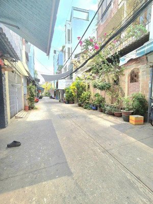 quá rẻ - tân bình lạc long quân - hẻm 8m -dt: 4.8x13 - sổ vuông a4 - không quy hoạch - giá 7tỷ2 tl