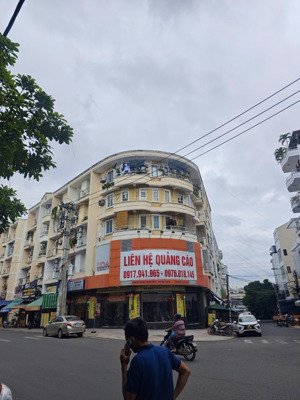 căn hộ chợ đầm mặt đường phan bội châu chỉ 1 tỷ 8, dt 56m2 gồm 2pn, 1wc, cách biển 500m