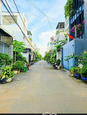 3,95 tỷ nhà 2 tầng 53m2(4,9x10,8) khu phân lô, đường thông 6m, sổ hoàn công, vào ở ngay.