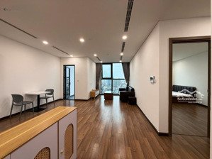 bán căn hộ 2pn 71m2 nội thất mới tinh, tầng trung 20. ban công thoáng mát, giá chỉ 7,5 tỷ