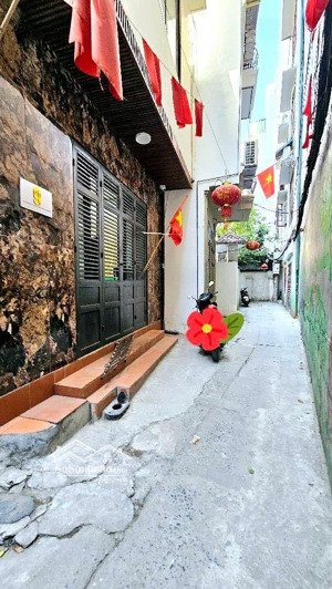 bán nhà ngõ phố nguyễn khang lô góc gần phố vừa ở vừa cho thuê sđ vuông đẹp