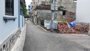 cần tiền ra lô góc thôn xuân canh, xã đông anh, sát vin cổ loa, sát chân cầu tứ liên đang thi công.