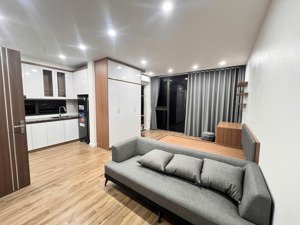 nhà mới mặt đường - tặng 1 triệu khi vào luôn - bãi đỗ ô tô cách 100m