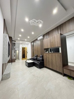 bán nhà mới 6 tầng thang máy trần khát chân 33m2 10 tỷ full nội thất gần ô tô ngõ thông