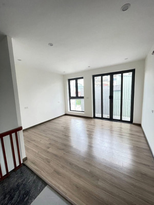 nhà trung tâm đống đa, cách phố 50m, mt 4m2 vuông vắn, 5 tầng 4pn hướng đn, 2 thoáng vĩnh viễn, 7ty