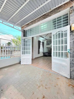 bán nhà mặt tiền hẻm chính - 4x16 - hẻm xe hơi - kinh doanh tự do được.