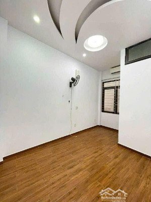 cho thuê nhà riêng phố ngọc khánh, ba đình, dt 45m2*5t, mặt ngõ thông, nhà đẹp ở ngay, giá 15tr/ th