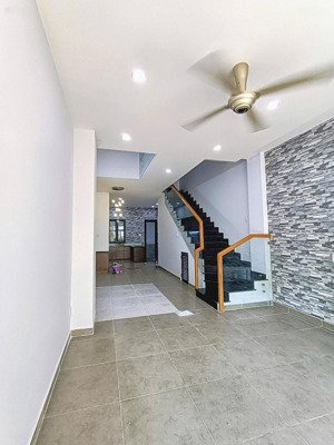 bán nhà tân bình, lạc long quân, hẻm xe hơi, 4x14, 56m2, chỉ 6,2 tỷ