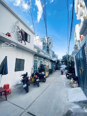 chính chủ cho thuê nhà mặt tiền kinh doanh buôn bán, tiện làm quán tóc, nail, thuốc tây giá 8tr/th